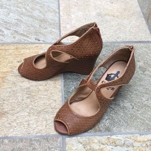 Crown Vintage wedge heels
